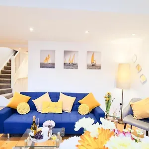  Apartment Modern 4 Bedroom Flat Near Station