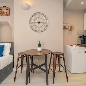  Apartment Funky Studio Few Mins To Seafront Mst