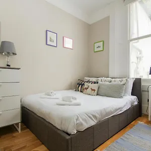  Apartment Brunswick Bijou - By Lets