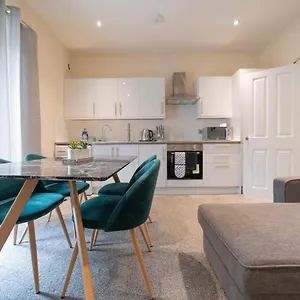  Apartment Luxury 3 Bedroom Near
